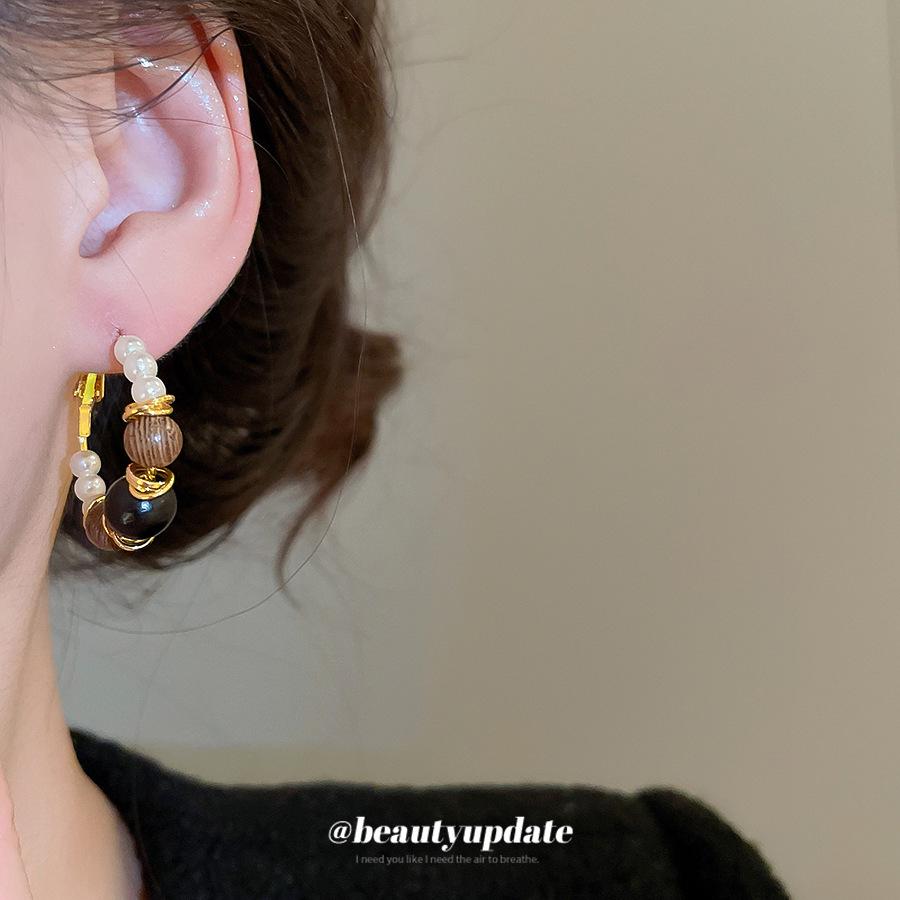 Серебряные обручи с искусственным жемчугом и деревянными бусинами - Осенне-зимние высококлассные нишевые серьги для женщин