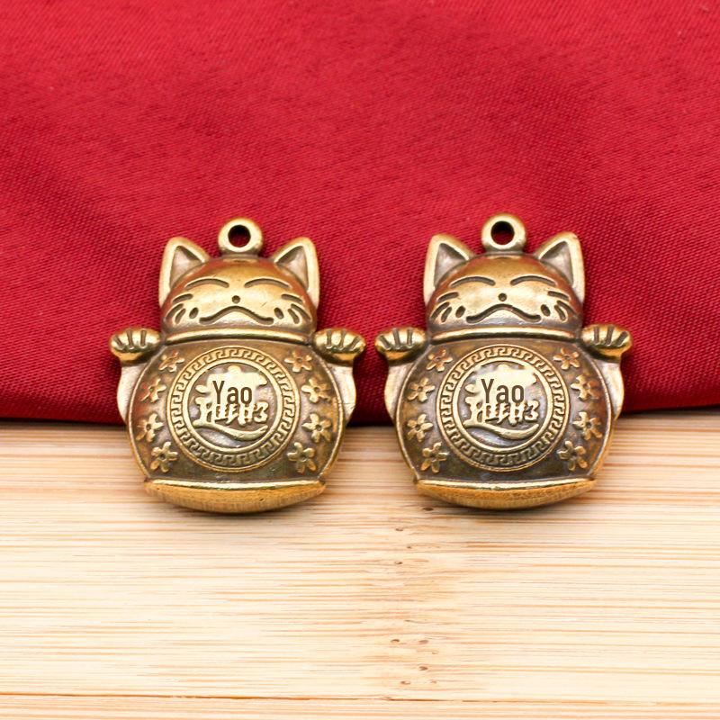 Подвеска-брелок Lucky Cat из цельной латуни: Ретро-медные изделия для мужчин и женщин – стильный автомобильный аксессуар.