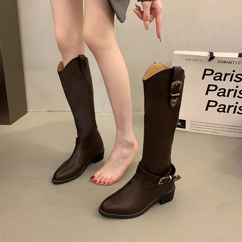 Акция на женскую обувь 2024 года, высококачественные женские ботинки, зимние, с пряжкой, острым носком, однотонные, высокие, на толстом каблуке, рыцарские ботинки