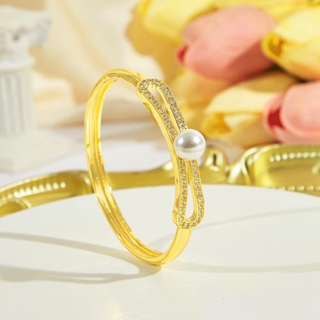 CMM Разнообразие выбора ювелирных изделий Искусственный жемчуг Золотые браслеты из циркония Браслет с подвесками Банкетные вечеринки Свадебные украшения Аксессуары для женщин