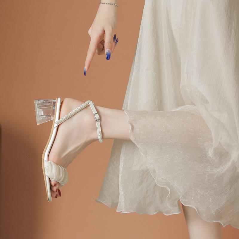 Сандалии женские 2025 новые летние корейские модные французские нишевые каблуки средней толщины с одной пряжкой прозрачные высокие каблуки