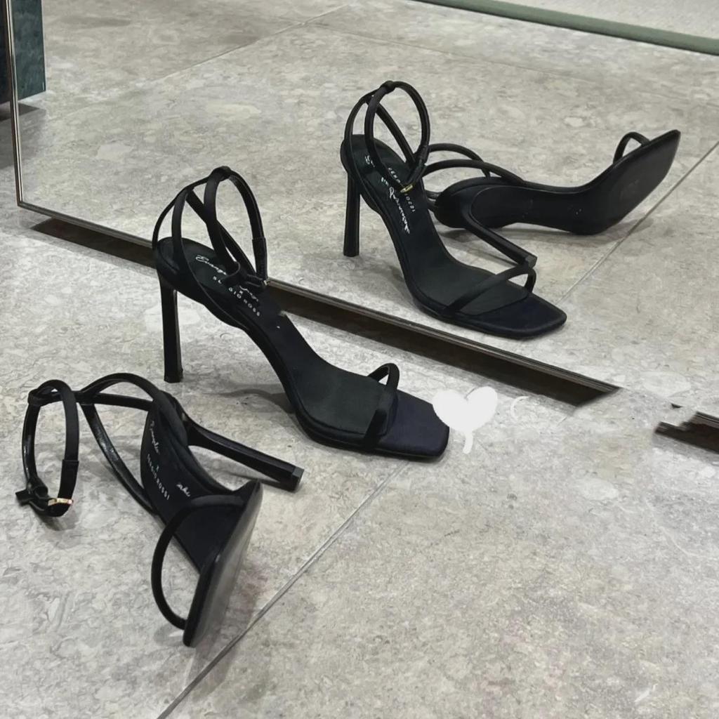 Летние босоножки с открытым носком и квадратной шпилькой 2023 года — элегантный женский дизайн с одним ремешком.