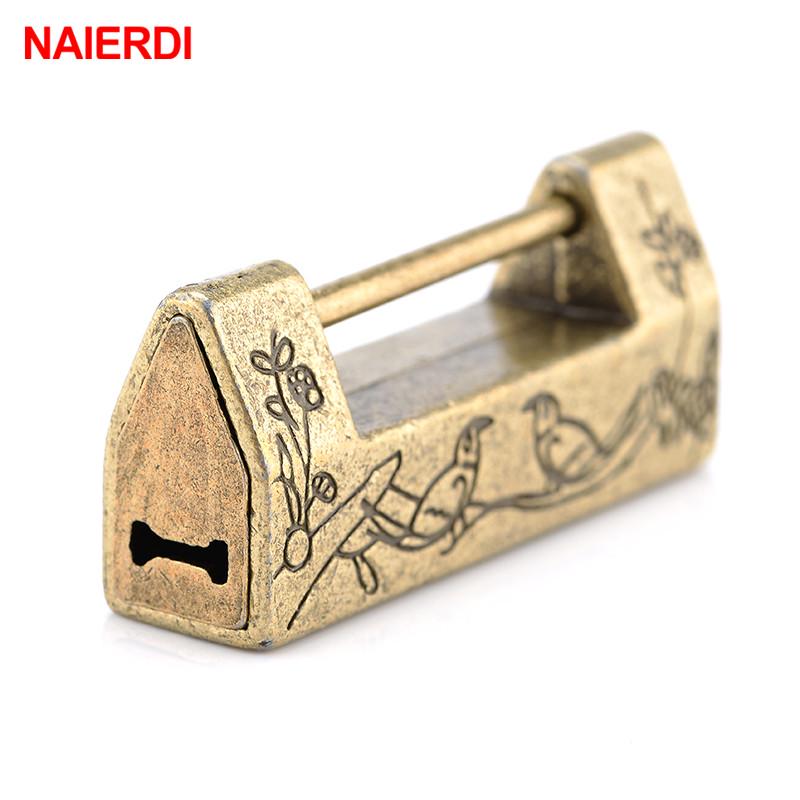 Китайский замок с ключом в старом стиле