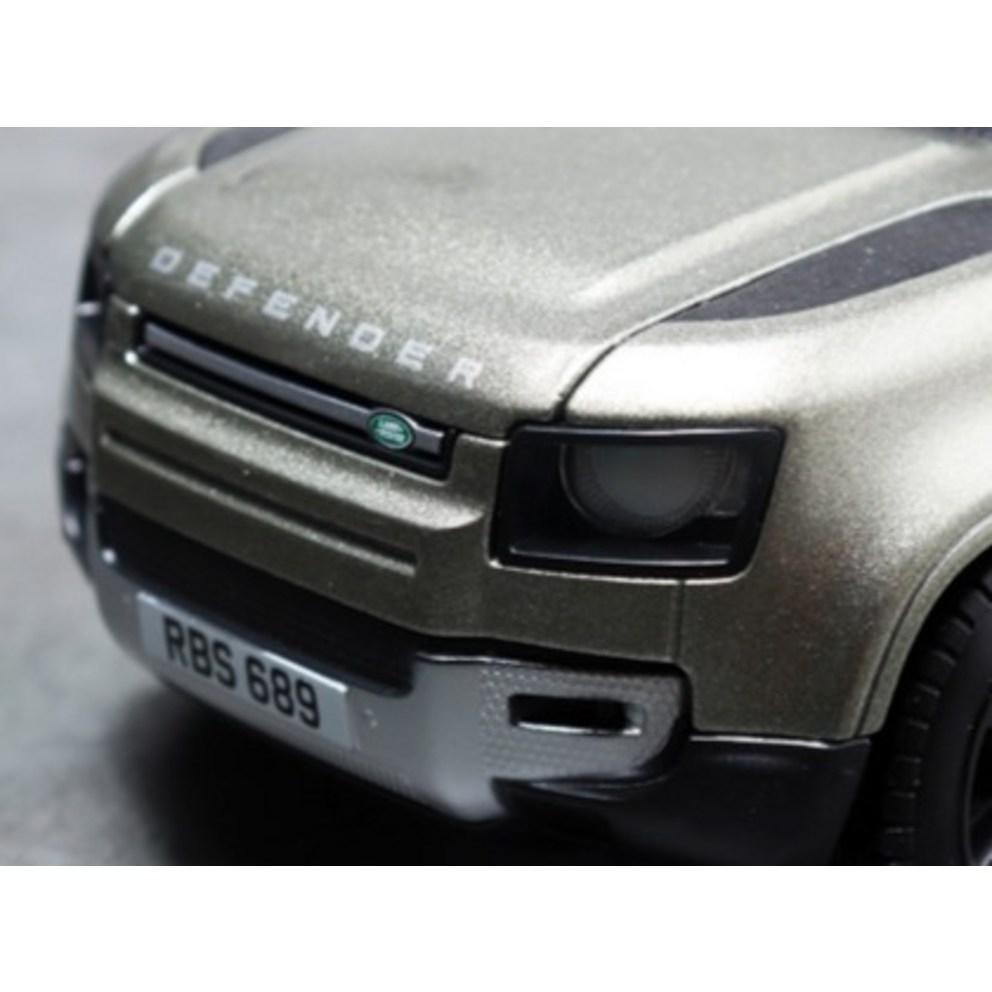 Bburago 1:24 Land Rover Defender 2022 SUV Diecast Model Car, Green