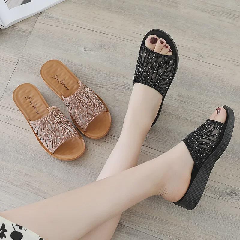 Летние тапочки 2025 года с мягкой нескользящей подошвой для женщин среднего и пожилого возраста