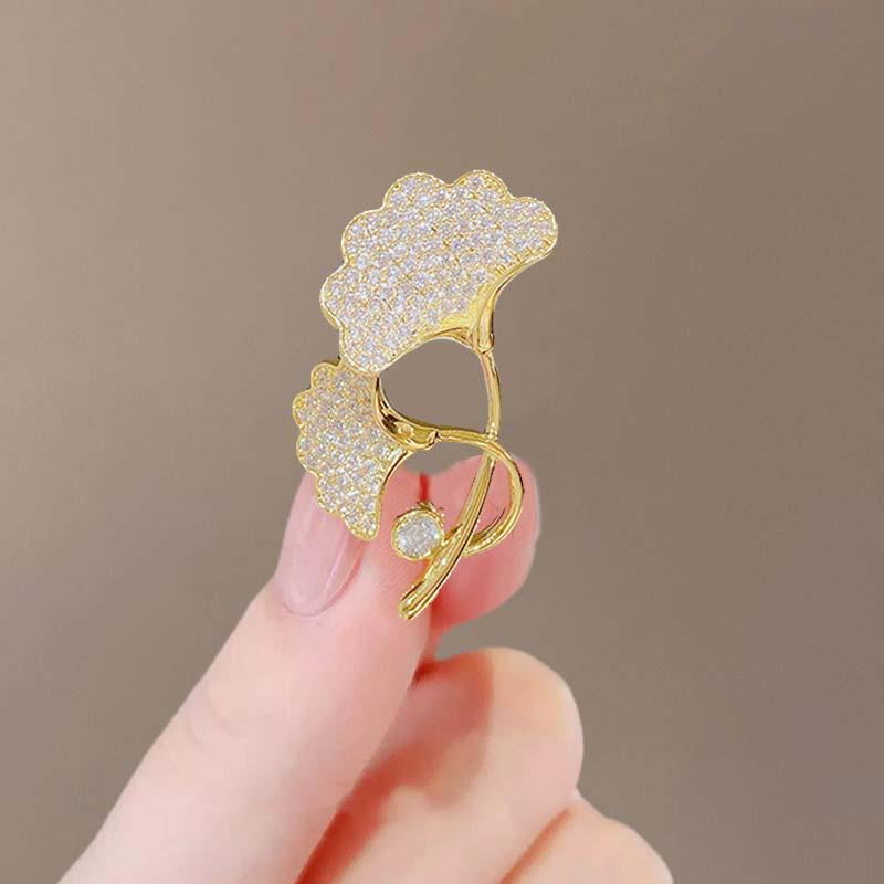 Summer Anti-Exposure Brooch: Fashionable and Luxurious Collar Pin for Women.