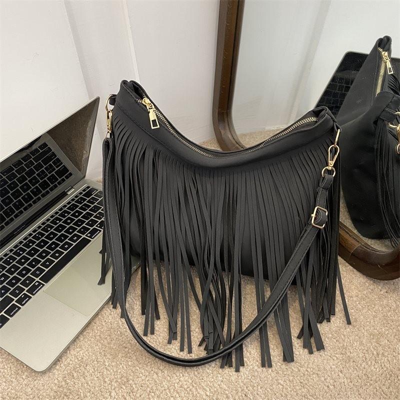 Chic Retro Soft Suede Shoulder Bag With Fashionable Fringe Design Perfect For Fall