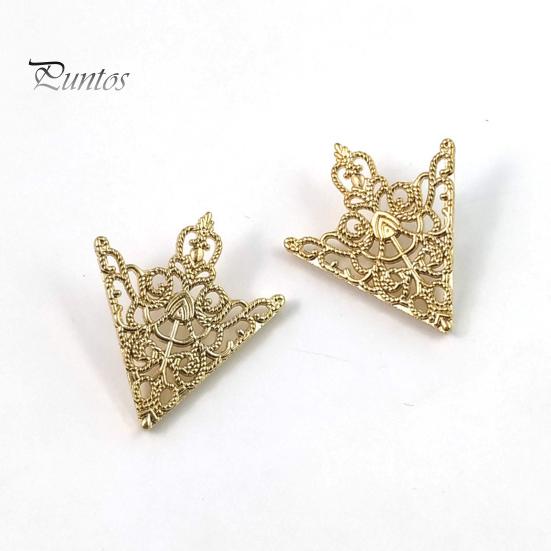 1 Pair Men Women Shirt Collar Clip Retro Hollow Pattern Palace Style Collar Buckle Brooch Neck Clip Outfit Accessories