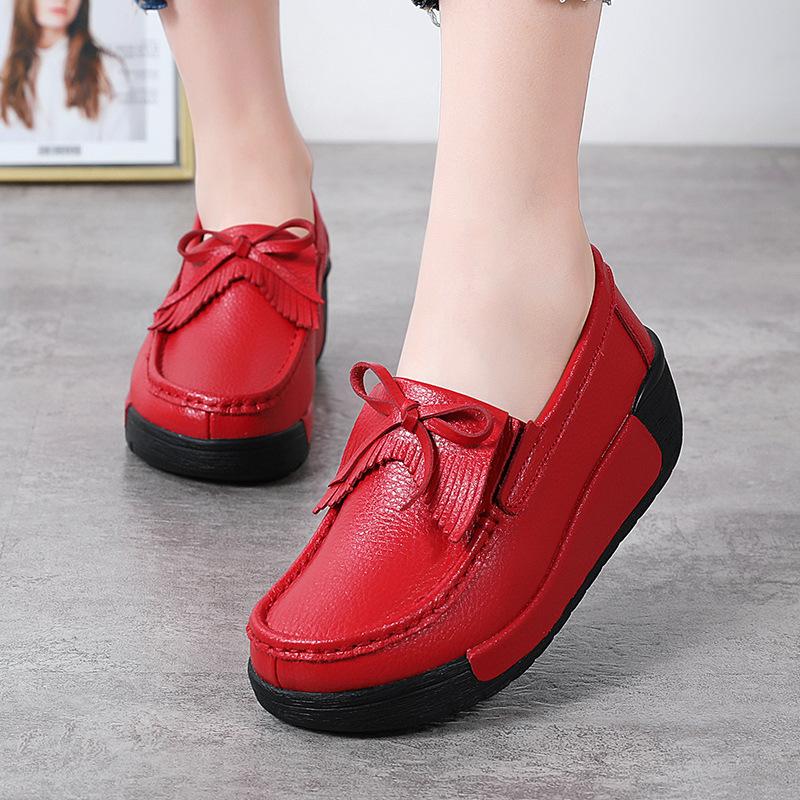Модная спортивная обувь. Новые туфли-бини с бахромой. Женские кожаные модные туфли-качалки на платформе. Женские одинарные туфли.