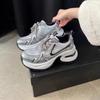2025 лето модные ремешки повседневные спортивные туфли дышащая сетка платформа увеличивающая рост обувь серебристые кроссовки для папы женские