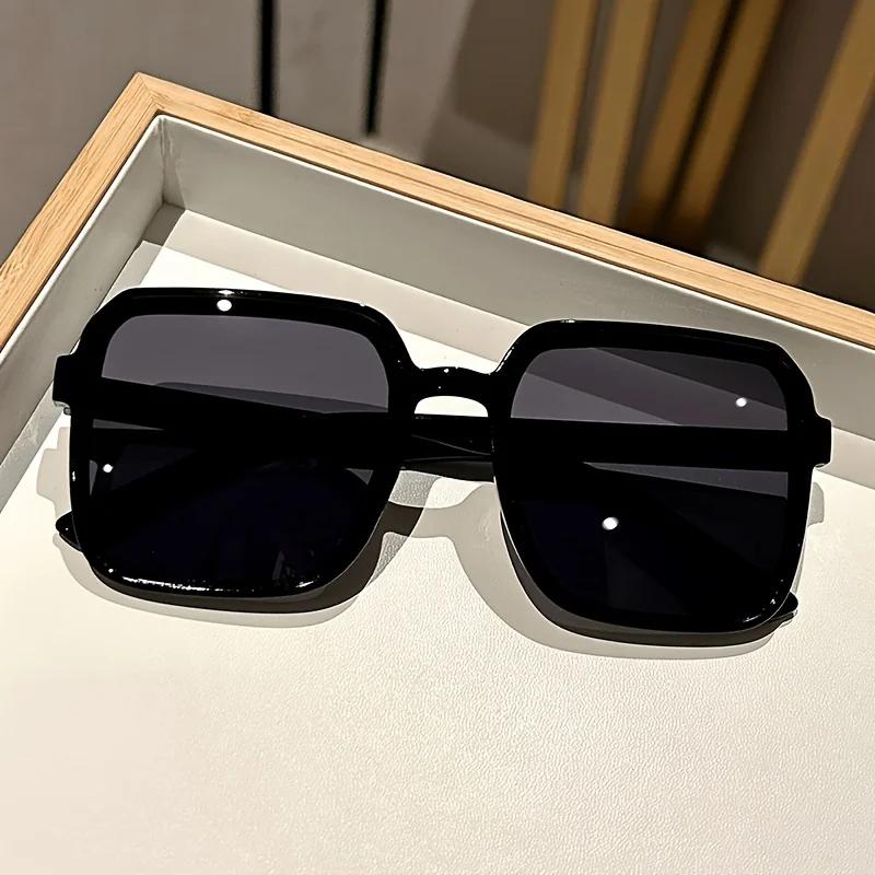 Очень большие стильные модные солнцезащитные очки для женщин с квадратными пластиковыми декоративными линзами для повседневного использования и использования на открытом воздухе
