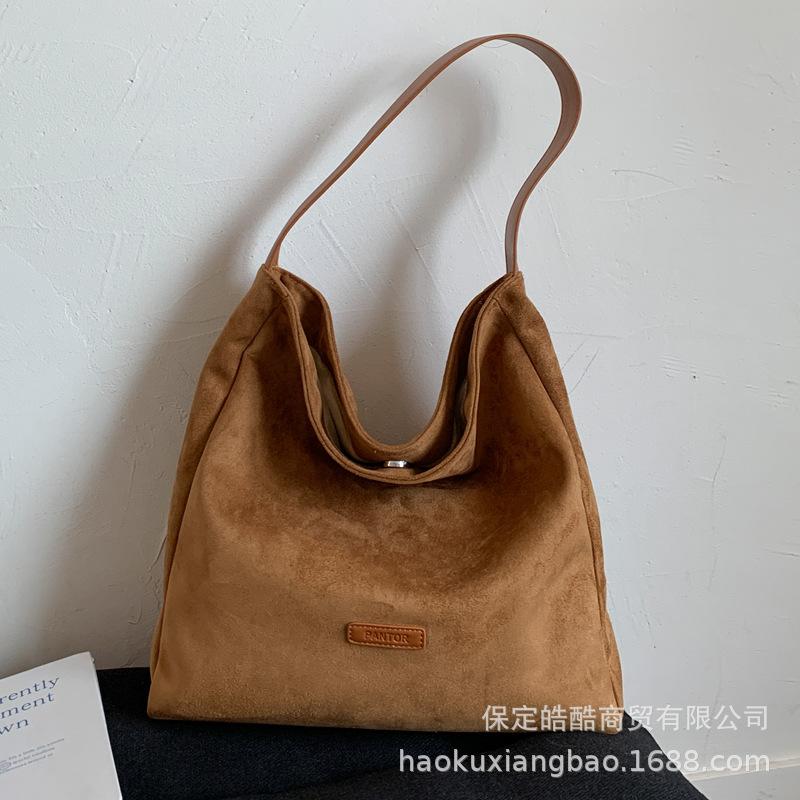 Ретро сумка женская большой вместимости 2025 новая осень и зима универсальная простая наплечная сумка текстурная сумка-тоут для поездок