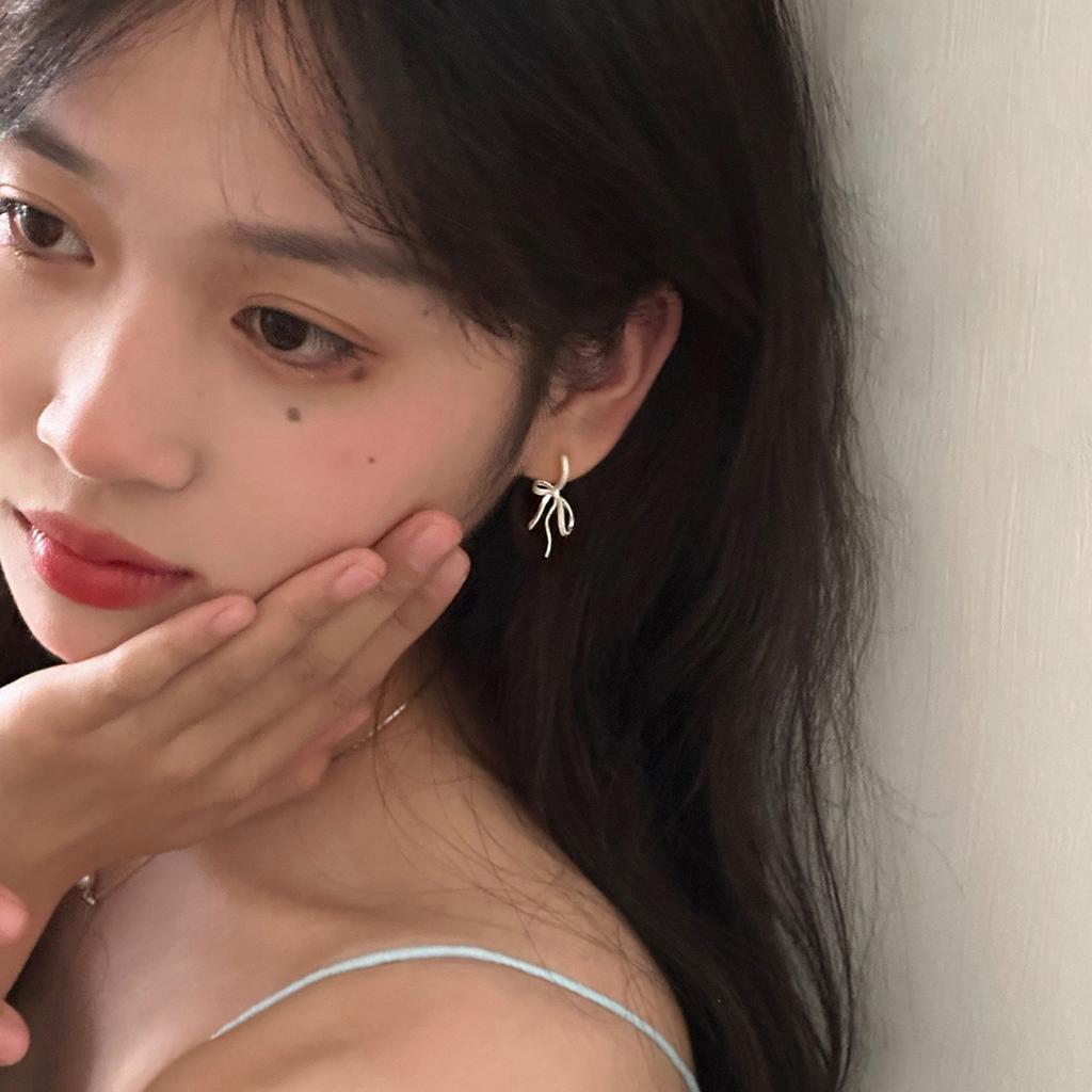 Легкие роскошные модные матовые серьги-бантики женские изысканные универсальные высококачественные серебряные серьги-иглы нишевые новые модные пряжки для ушей