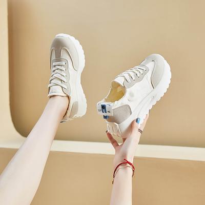 Кроссовки на спортивной платформе. Женские кроссовки для бега. Теннисные женские баскетбольные кроссовки. Дизайнерские тенденции. Спортивная обувь.