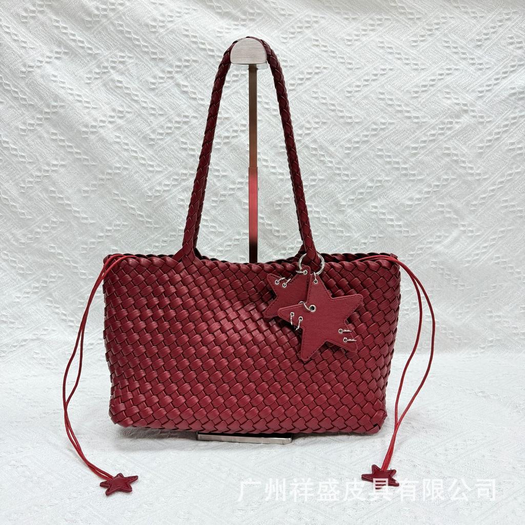 New Niche Design Handmade Champagne Woven Bag Large Capacity Commuter Shoulder Bag Women