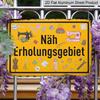 2D Flat 1pc Aluminium Metal Sign Plaque, German "Erholungsgebiet Für Nähere", 8*12inch, Ideal for Home Decor, Clubs, and Outdoor Decoration - Durable