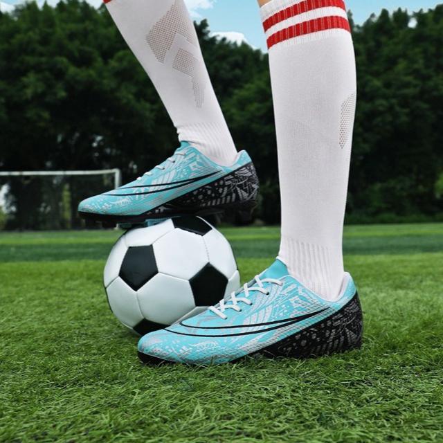 35-45 Football Shoes, Low-cut Blue and White Porcelain Long Nails, Youth Sneakers, Large Size Sports Shoes, TPU Soles, Broken Nails