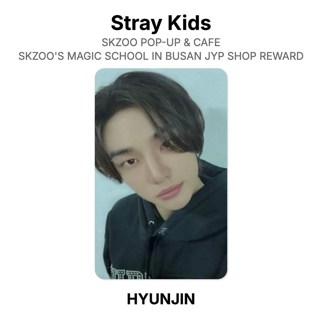 Stray Kids POP-UP и КАФЕ SKZOO SKZOO'S MAGIC SCHOOL В БУСАНЕ JYP SHOP НАГРАДА Официальная фотокарточка
