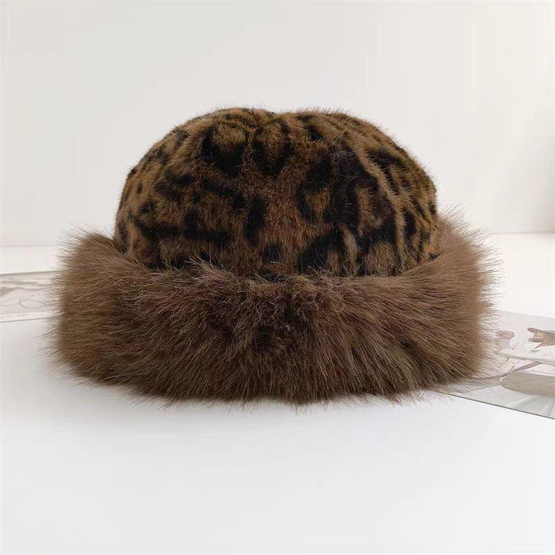 Женская леопардовая монгольская шапка 2024 года: Теплый плюш с защитой от холода наушниками для осени/зимы. Модно уменьшает недостатки лица.