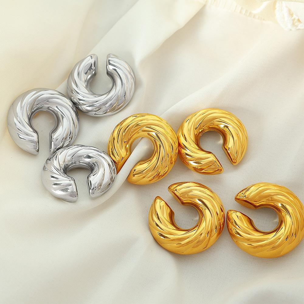 Стильный текстурированный кафф на ухо с золотым покрытием для женщин - Титановая сталь, Непирсинговый, Элегантный офисный аксессуар