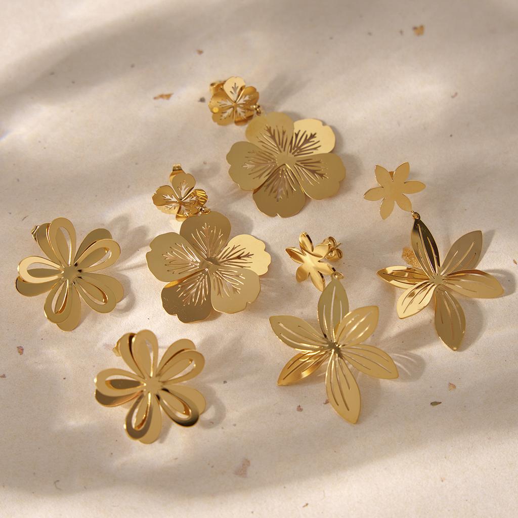 Titanium Steel Earrings Fashionable Sweet Wind Electroplating Cutting Stainless Steel Disc Five-Petaled Peach Blossom Stud Earrings