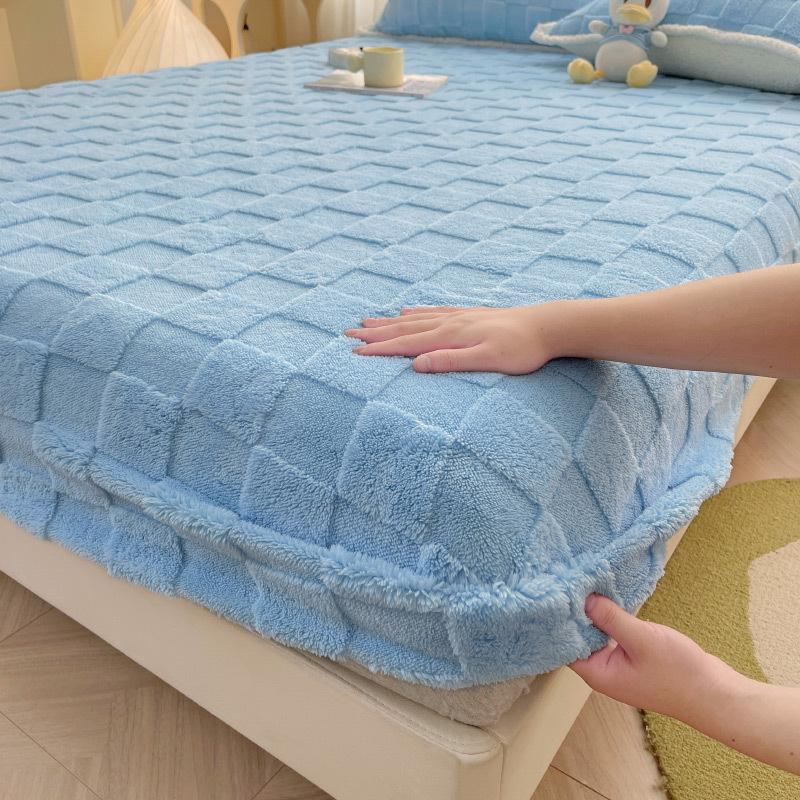 Warm Fitted Bed Sheet Taff Velvet Fleece Bed Linen Coral Fleece Bed Sheet with Elastic Band Bedsheet Mattress Protection Cover(No Pillowcase)