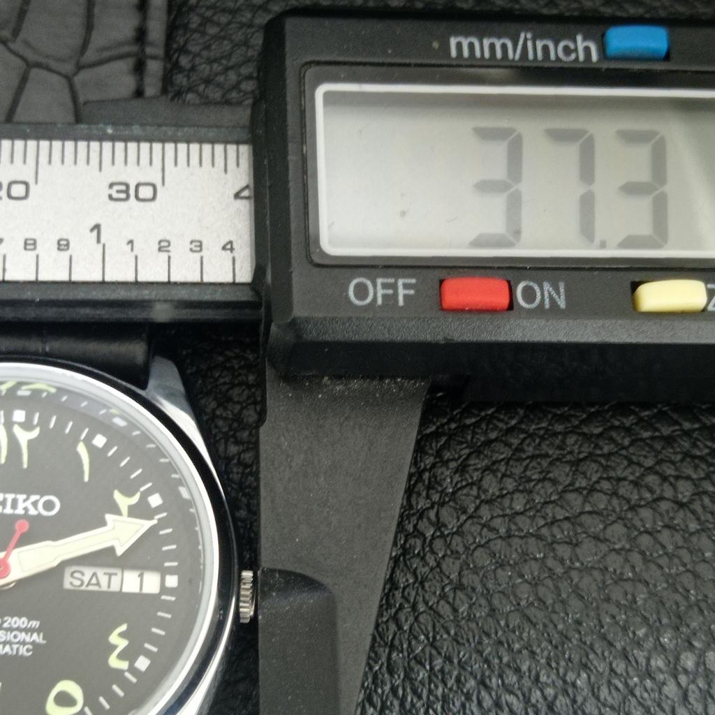 ЯПОНСКИЕ ВИНТАЖНЫЕ ОТРЕМОНТИРОВАННЫЕ МУЖСКИЕ АВТОМАТИЧЕСКИЕ ЧАСЫ SEIKO 6309A С ЧЕРНЫМ ЦИФЕРБЛАТОМ a442763-1
