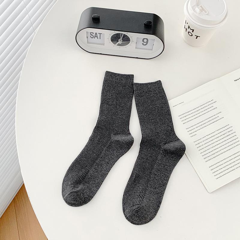 Women Spring and Autumn Pure Color Simple Sweat Absorbent Breathable Cotton Socks