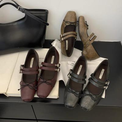 Туфли-лодочки с мелким бантом, квадратным носком, новая модель 2025, юбка, плоская подошва, женские маленькие кожаные туфли с туфлями Мэри Джейн в стиле ретро