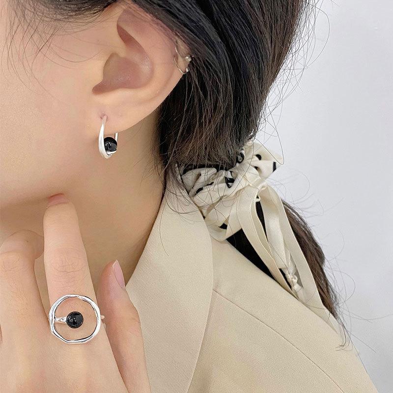 Серьги в форме буквы C из черного агата. Персонализированные модные и холодные серьги в стиле Ins.