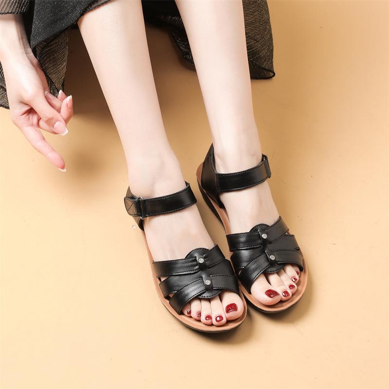 Первый слой коровьей кожи, новые сандалии для мам, кожаная мягкая подошва, удобная плоская подошва, обувь для женщин среднего и пожилого возраста, большой размер, для пожилых