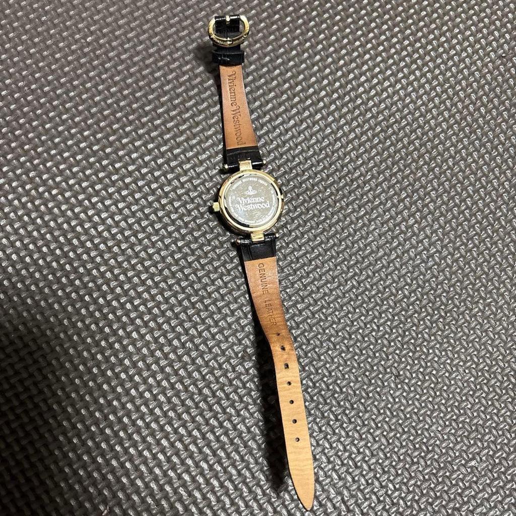 Подержанные женские часы Vivienne Westwood