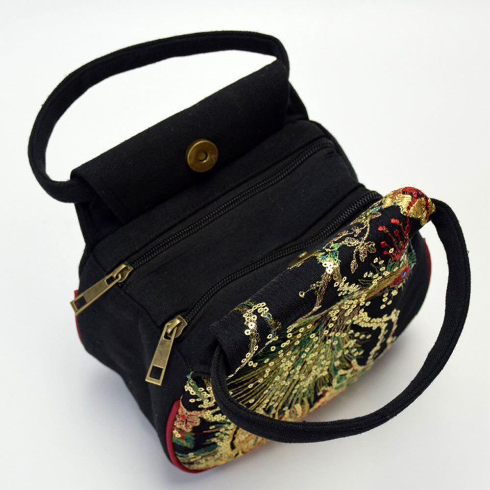 Стильная не большая женская сумочка Украшена вышивкой и пайетками Размер 20* 19 *11см