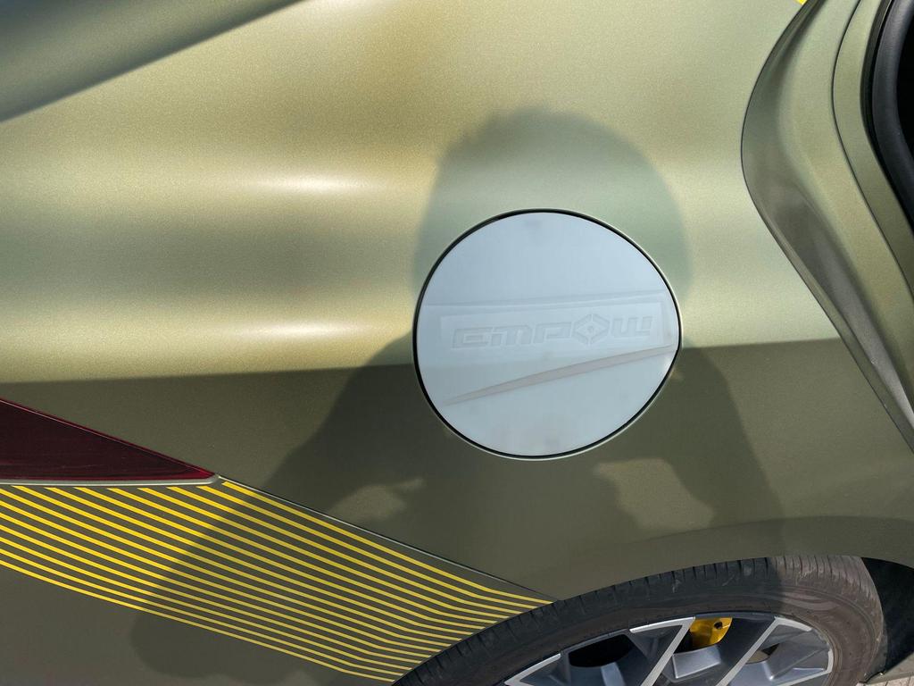 Подходит для 2021 Trumpchi Shadow Leopard: задний спойлер, дефлекторы окон, ветровики, боковые зеркала и крышка топливного бака.