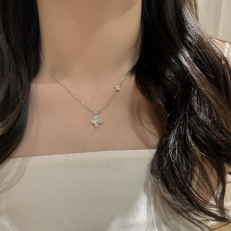Silver CZ Crystal Four-Leaf Clover Lariat Necklace – Dainty Y-Shaped Lucky Jewelry, Elegant Gift for Women