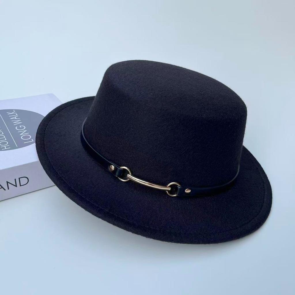 Autumn and winter flat top woolen top hat female French Hepburn style fashionable retro face small belt buckle versatile British top hat