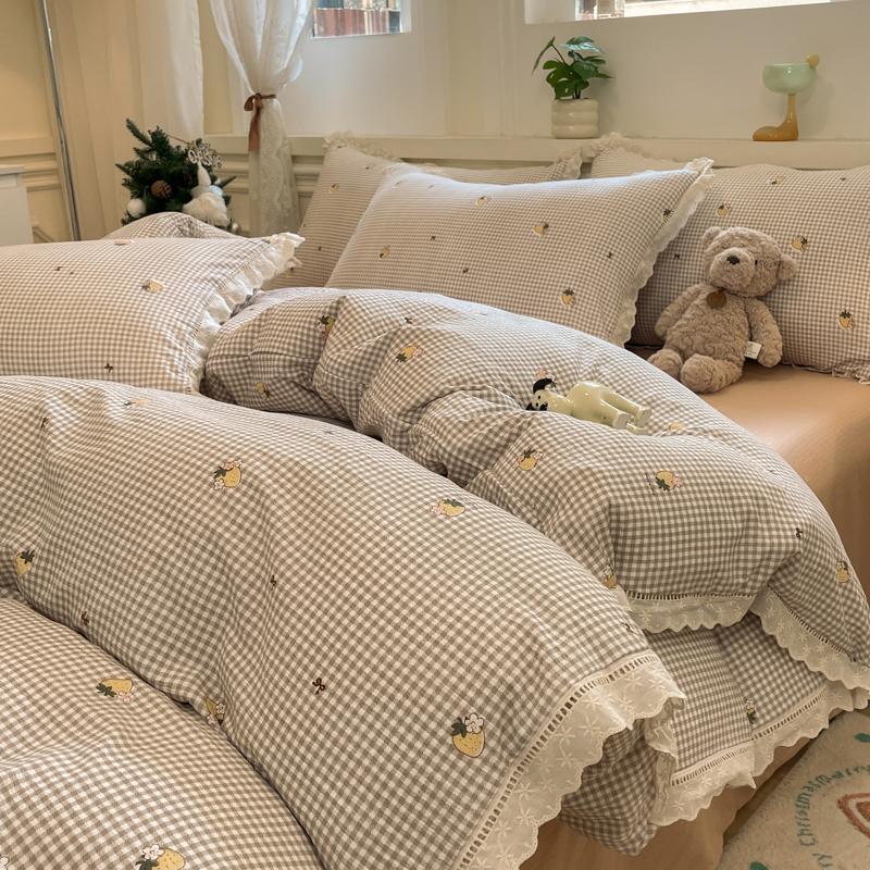 INS Комплекты постельного белья в корейском стиле 2025 Новые Хлопковые Мятые Двухслойные Пряжа Кружево Комплекты постельного белья Клетчатый Рождественский декор Подарок Домашний декор
