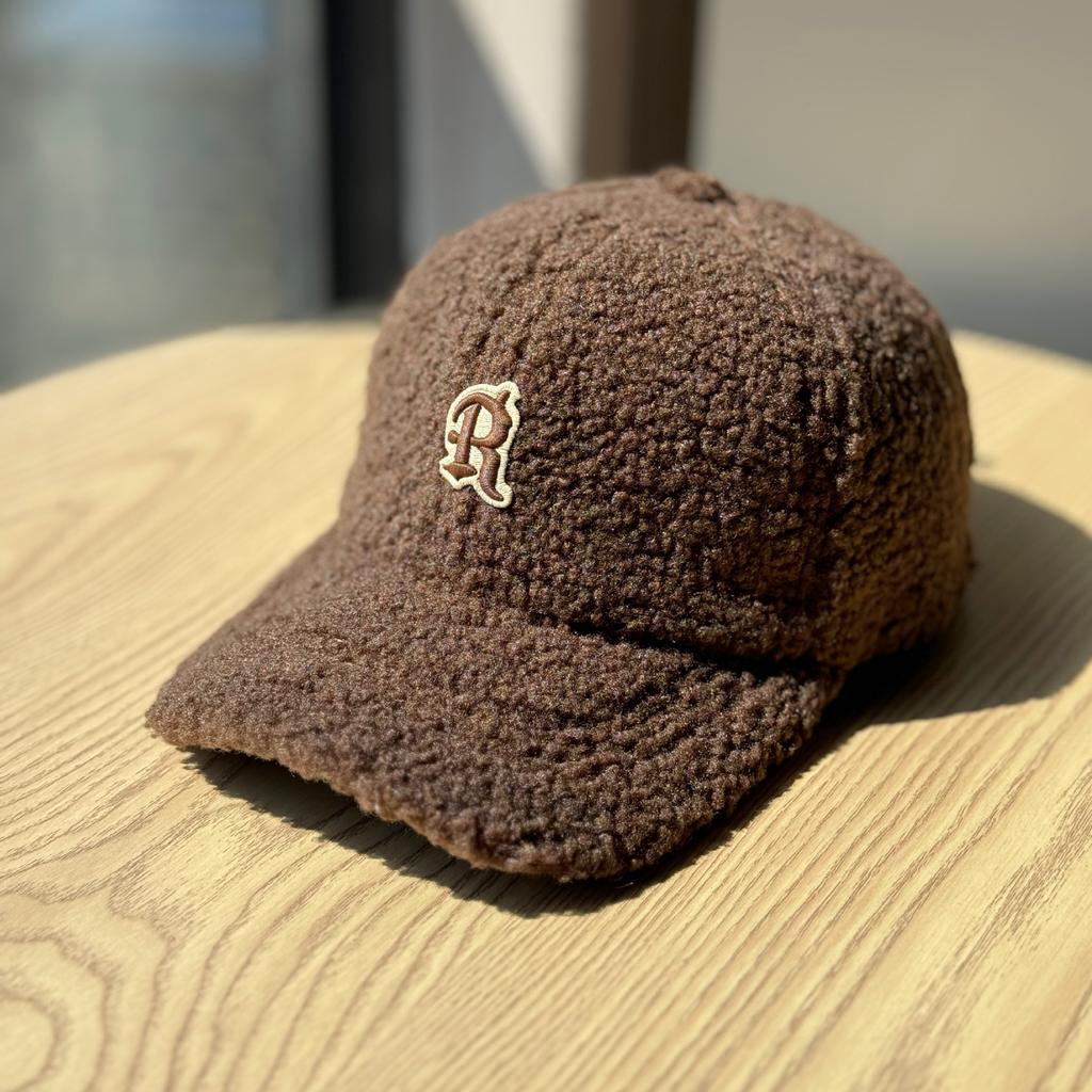 New autumn and winter thickened warm lamb wool baseball cap for women, wide brim, makes the face look smaller, suitable for large head sizes, trendy