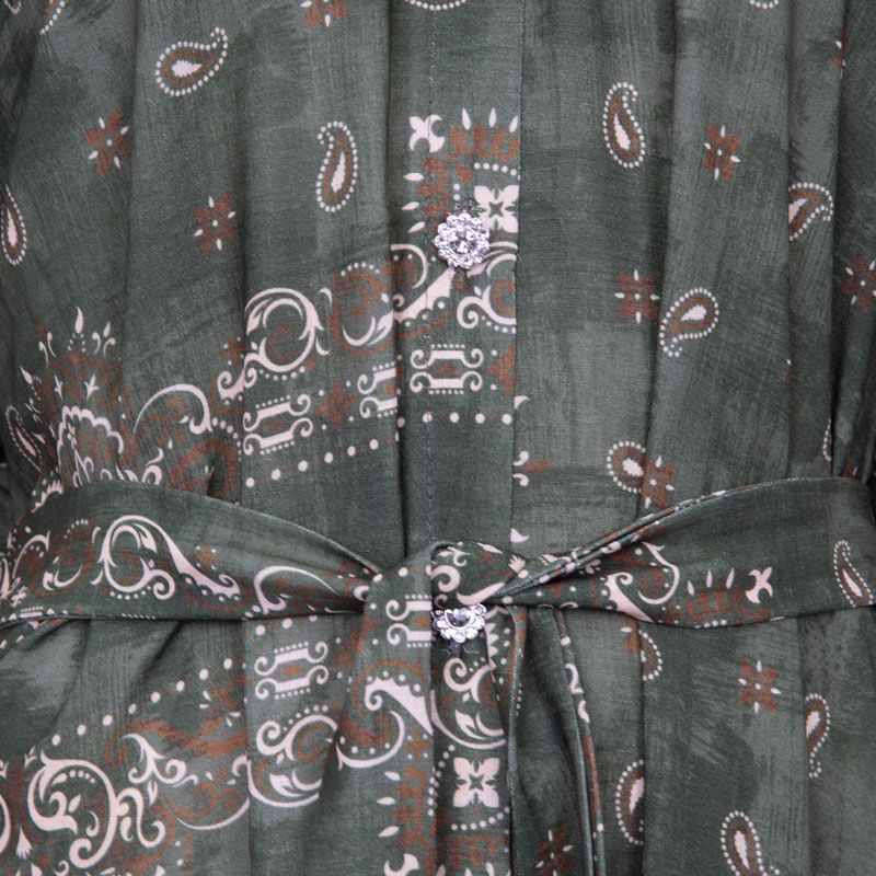 Великолепное женское платье HOLLY AND JOEY с серебряными пуговицами и принтом банданы