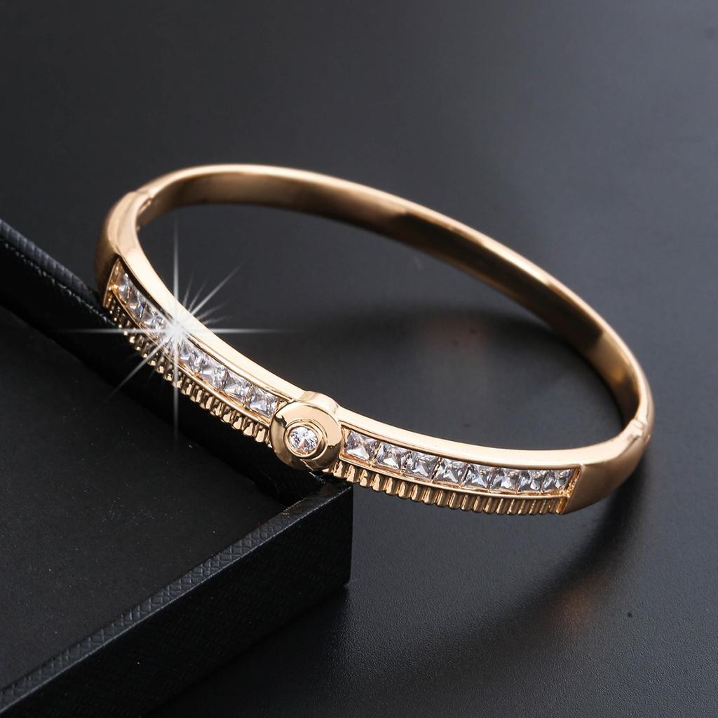 New Affordable Luxury Fashion Simple Design Advanced Retro Style Micro Inlaid Zircon Everyday Joker Leisure Ladies' Bracelet