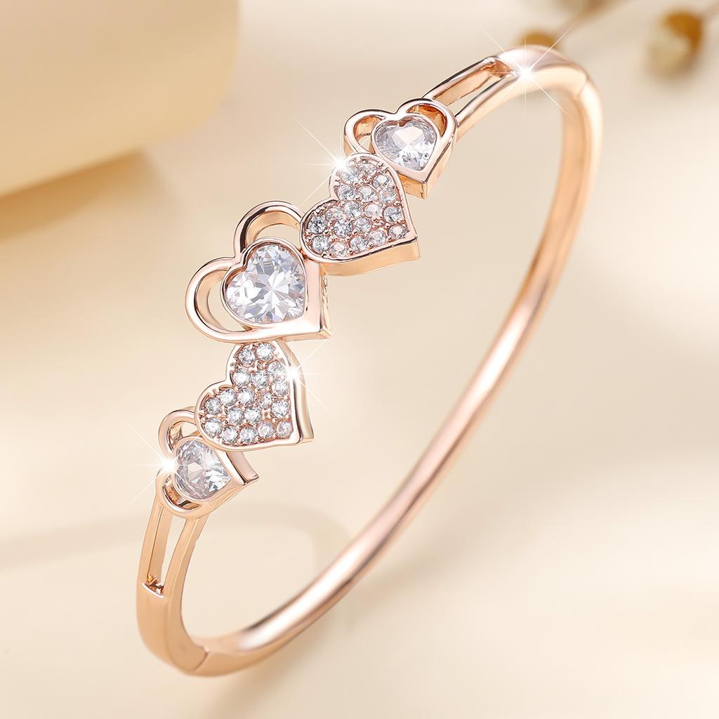 Light Luxury, Exquisite and Caring Female Niche Design High-end Heart-shaped Zircon Jewelry Bracelet