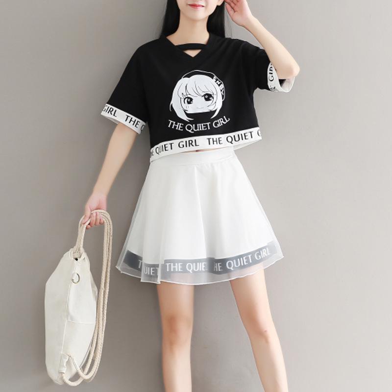 Женский костюм в стиле аниме: топ с принтом и мини-юбка с сеткой