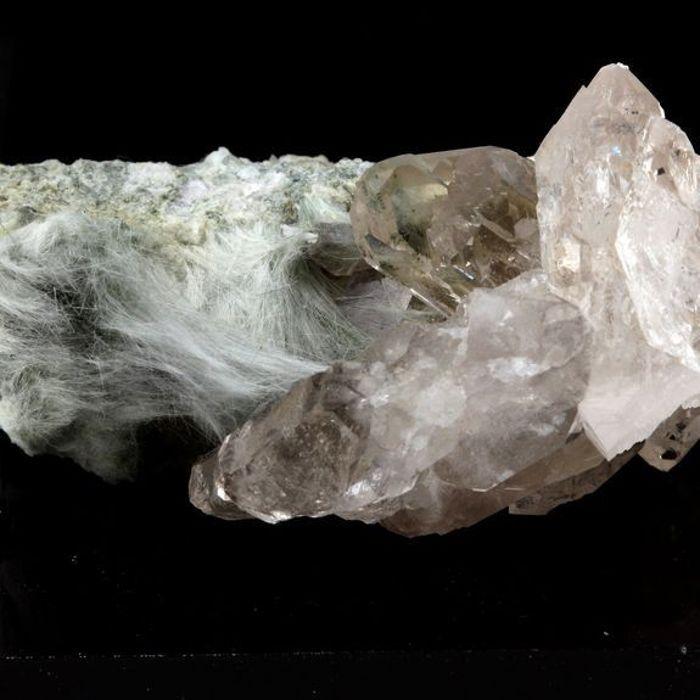 Quartz fumé et Byssolite 195.6 carats