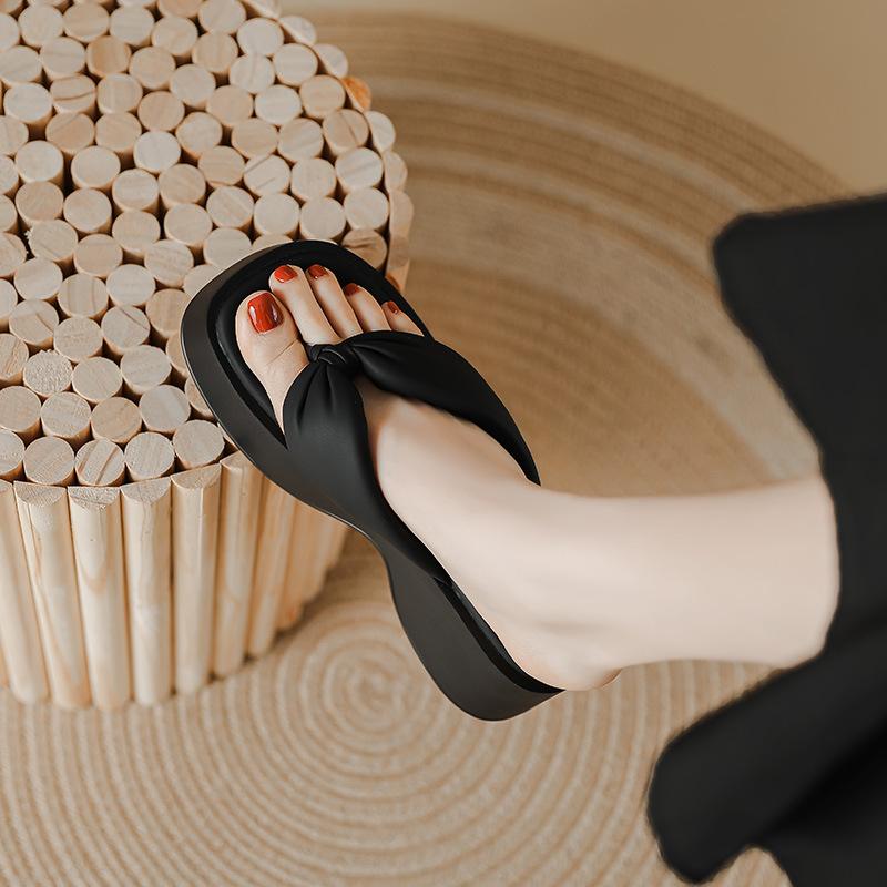 Толстоподошвенные шлепанцы для женской летней уличной обуви 2025 весна и лето новая мода японские шлепанцы с ощущением ходьбы по дерьму сандалии на платформе