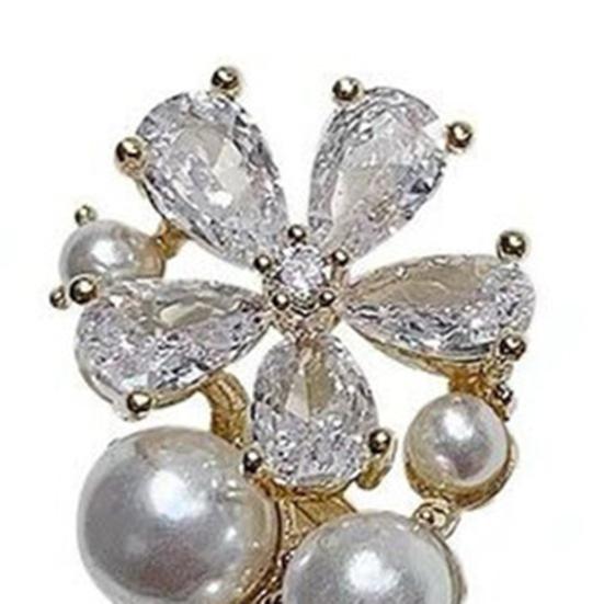 1 пара привлекательных сережек-гвоздиков высокой твердости, устойчивых к выцветанию в форме цветка