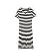 Черно-белое полосатое платье с V-образным вырезом и короткими рукавами