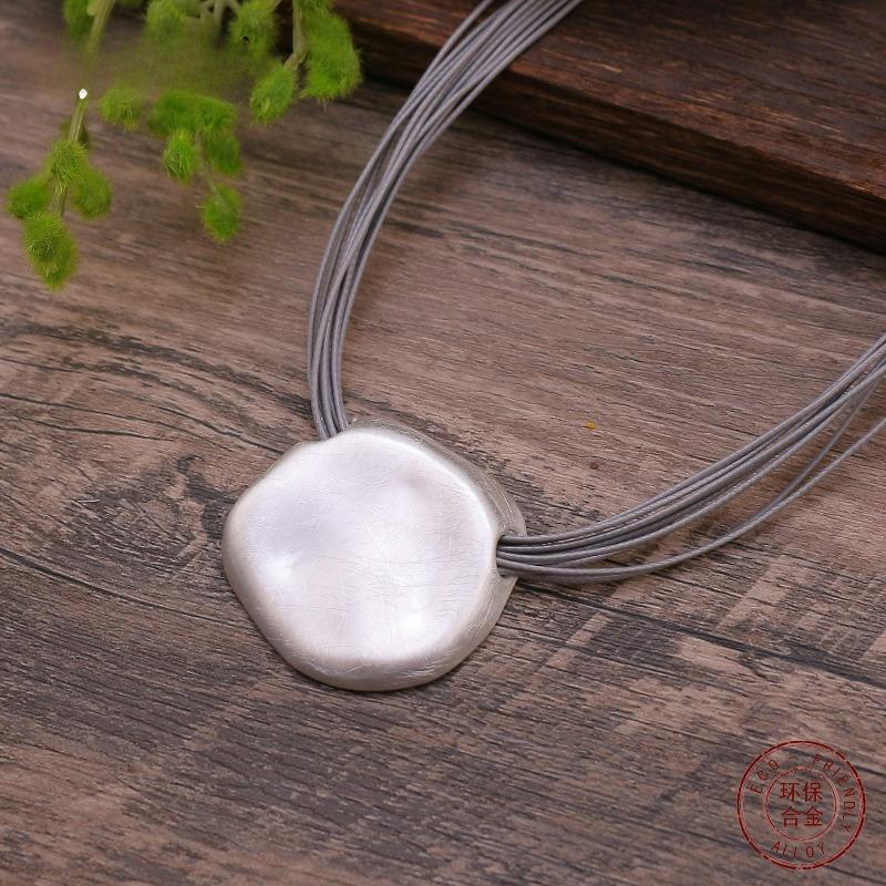 Ожерелье для женщин с подвеской из серебряной кожи на веревке, неровной, с ручной шлифовкой, позолоченное, с магнитной застежкой