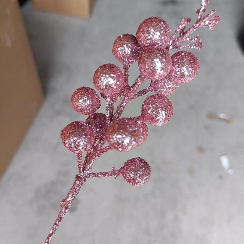 Christmas decorations, gold powder balls, berries, holiday atmosphere, Christmas tree wreath, rattan, gold powder sequin accessories