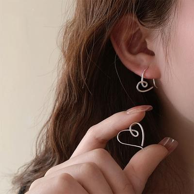 Серьги-гвоздики Line Twist Love, серьги-гвоздики Niche Design High-End, модные простые полые серьги-сердечки