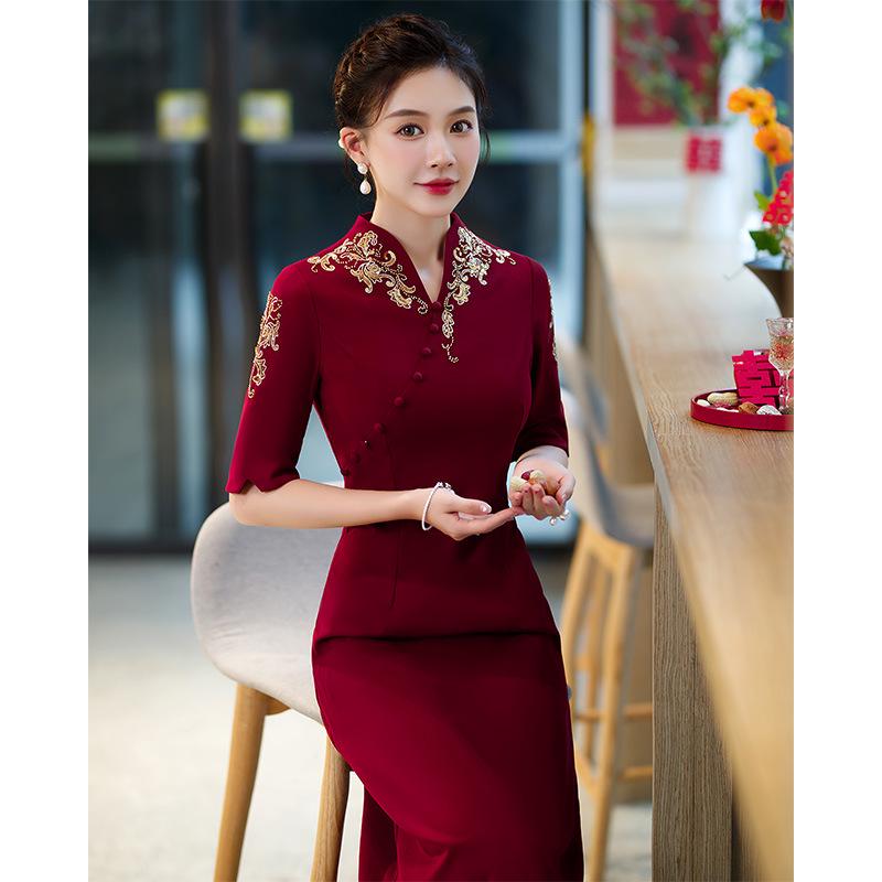 Платье для матери невесты цвета красного вина 2025 года для свадебного банкета